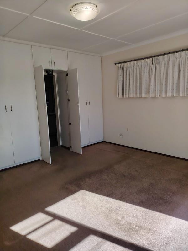 4 Bedroom Property for Sale in Sandbaai Western Cape
